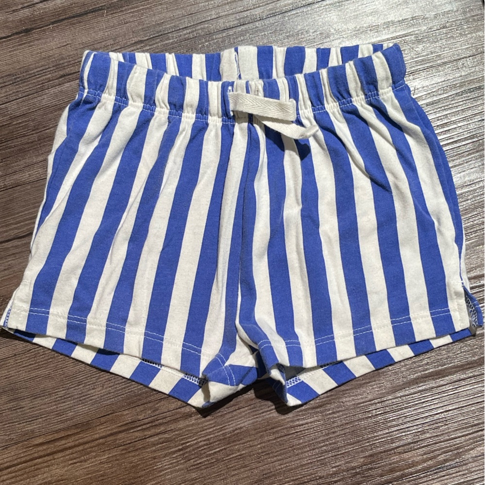 🛹 3 for $10
Cat & Jack Blue and White Striped Shorts